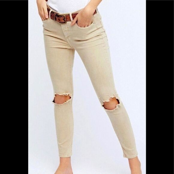 New. Destroyed High rise stretch busted jean. NWOT - Picture 2 of 8